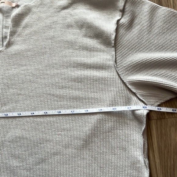 Francesca’s Loose Fit Crop Top - Picture 14 of 14